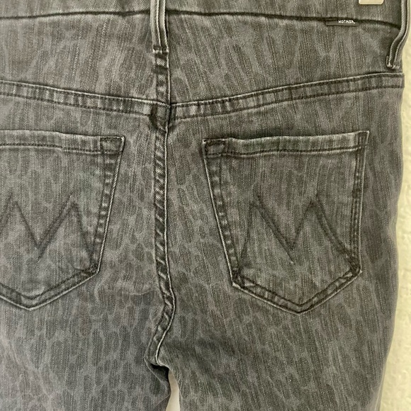 MOTHER High Waisted Looker in Bad Cat! Gray Cheetah Print, Size 25 - Picture 7 of 8